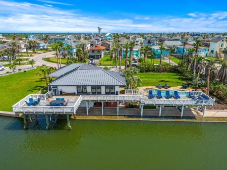 Casa de Palmas: Ultimate Pool w/ Grotto, Hot Tub & Bar