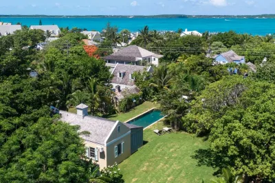 Salt Box: an Enchanting Historical Property with a Pool Hoteles en 