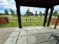 Juanu’s Cozy Cove - Walkout Basement SuiteFamily Friendly15mins from Airport