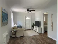 Little Palm Villa retreat less than a mile from the beach! Hotels in Hobe Sound