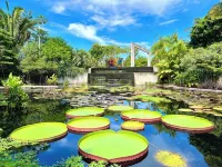 Colorful brand new 4B/4B retreat near the beach and pickleball courts.