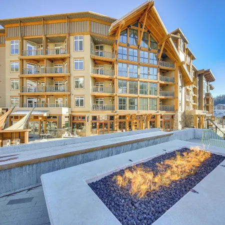 Luxe Schweitzer Condo w/ Hot Tub: Ski-in/Ski-Out!