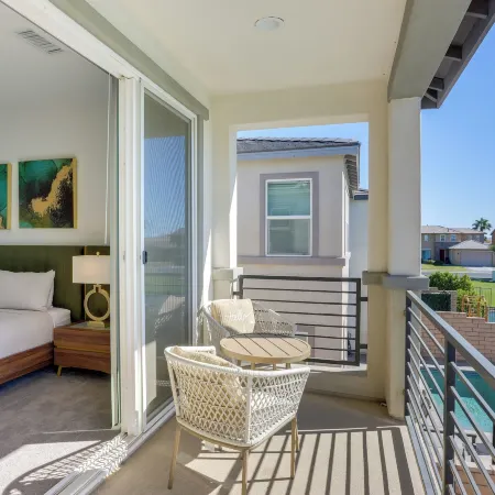 2 Mi to Fantasy Springs Casino: Lakefront Retreat!