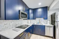 Sleek Coastal Abode 1 Block to Naples Beach! - Spa