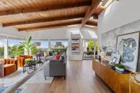 180-Degree Ocean Views Deck + Hillside - 4-Star