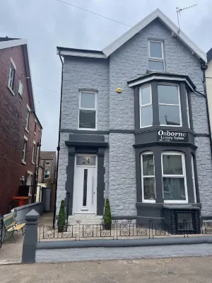 Osborne Luxury Hot Tub and Jacuzzi Suites Hotel a 