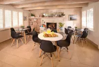 Carmel Country Inn Hotels in Pebble Beach