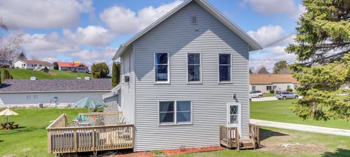 Pet Friendly w/ Grill, Firepit, Games: Near Beach Hotéis em Algoma