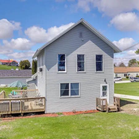 Pet Friendly w/ Grill, Firepit, Games: Near Beach
