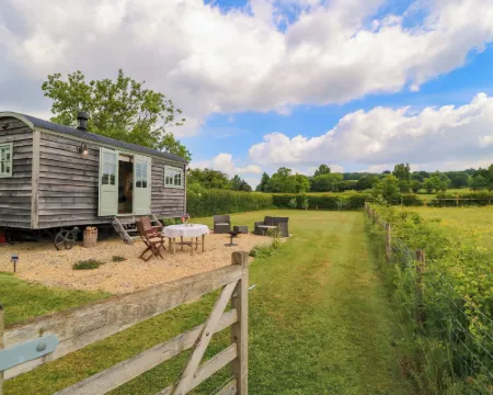 Goose Whistle Hut Hotels in Chippenham