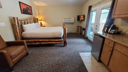 Riverfront Motel & Cabins