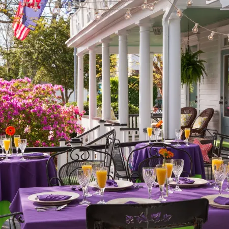White Doe Inn Bed & Breakfast