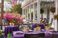 White Doe Inn Bed & Breakfast