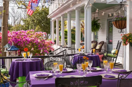 White Doe Inn Bed & Breakfast