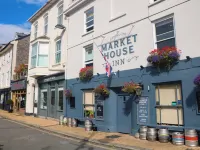 Full Deck Hotels in Dartmouth