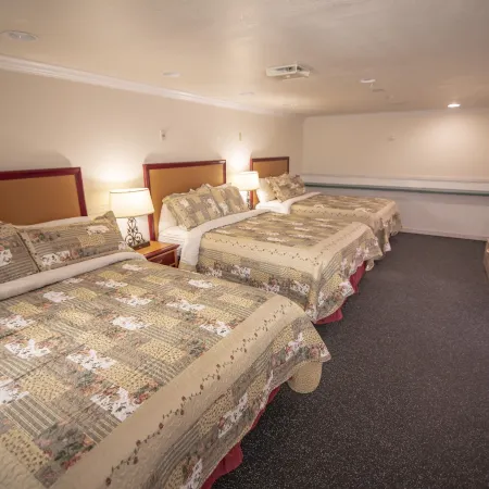 Coachlite Inn