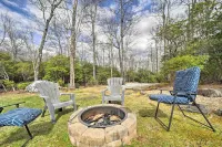 Ideal for Families! Lake Toxaway Getaway w/ Deck - Homestays