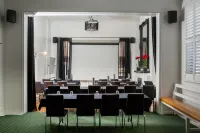 Oscars Hotel and Cafe Bar Hotels in Ballarat Central