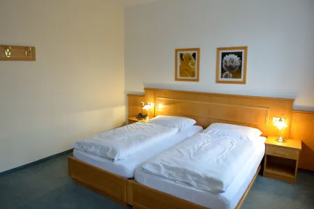 Land- Und Golfhotel Alte Fliegerschule