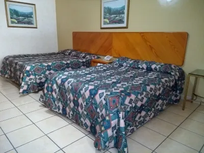 Hotel Santander Inn & Suites Hotels near Plaza Forum