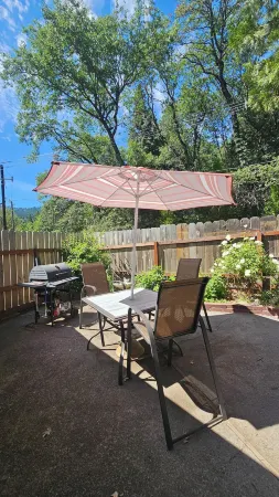 Cedar Lodge Motel Отели в г. Дансмьюир