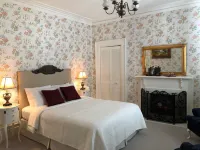Balmoral House Bed & Breakfast - Bed and Breakfasts