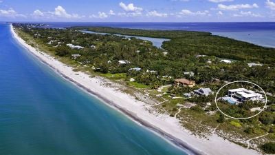 Surroundings Bella Luna Photo