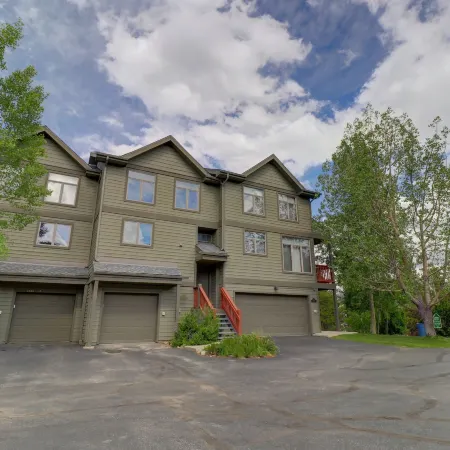 Prospector Point E 4Br 3.5ba 4 Bedroom Townhouse by RedAwning