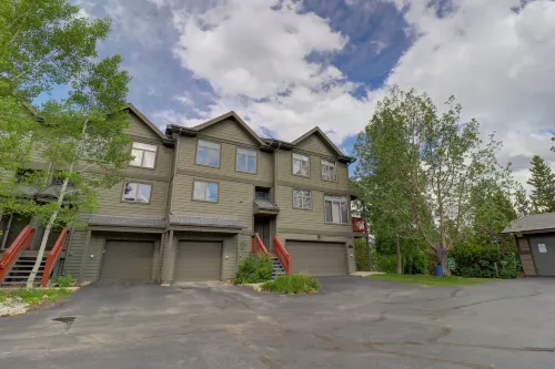 Prospector Point E 4Br 3.5ba 4 Bedroom Townhouse by RedAwning