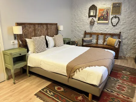 Irin Hotel Отели рядом с достопримечательностью «Port Vauban»