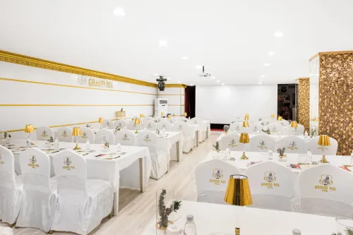 Grand ANI Hotel - 4-Star