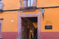 Hotel Carmina Hotels near Zocalo