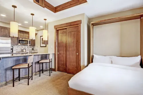 Luxury Studio  Steps from Winter Activities, Sleeps 4! Studio Bedroom Condo by RedAwning - Boutique