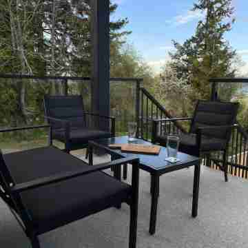 Stunning Ocean Views and a Short Stroll to Downtown Others