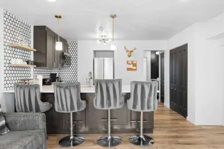 Summit Yacht Club 10: 2