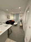 Lakeside - Central Apartment - Free Parking - Cinema Room