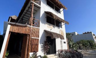 Casa Tekio Holbox by KIN Studios