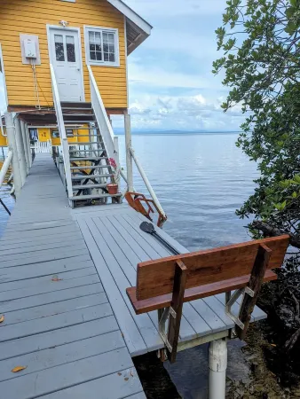 Charming bungalow over a coral reef in the Caribbean sea with stunning sunsets! Отели рядом с Аэропорт Бокас Дэль Торо