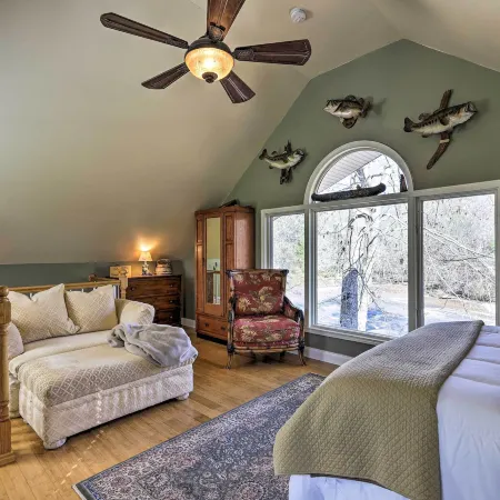 Cozy Creekside Cabin w/ Grill: Fish & Explore!