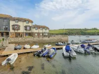 7 Island Quay - parking