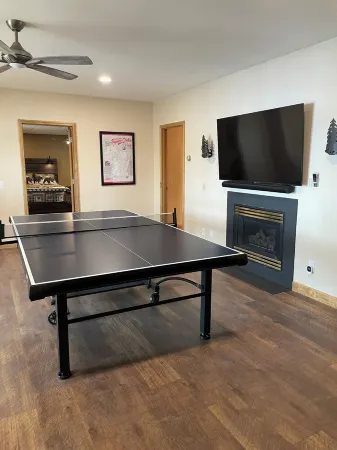 Escape to Paradise: Your dream vacation awaits in our stunning lakefront rental!