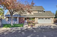 Modesto Home w/ Deck - 2 Mi to Vintage Faire Mall - Cho phép mang theo thú cưng