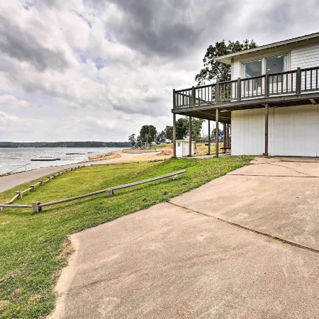 Walk to Boat Ramp! Lakefront Home w/ Deck in Afton