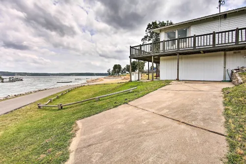 Walk to Boat Ramp! Lakefront Home w/ Deck in Afton - Homestays