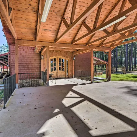 Countryside Cabin Retreat w/ Outdoor Kitchen!