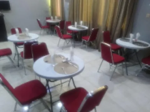 โมแนร์คส์ ลักชัวรี พาเลซ โรงแรม