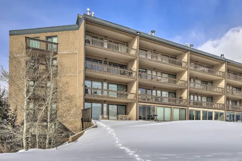 Mtn Views, Ground Floor: Rec Path and Lake Access - Swimmingpools
