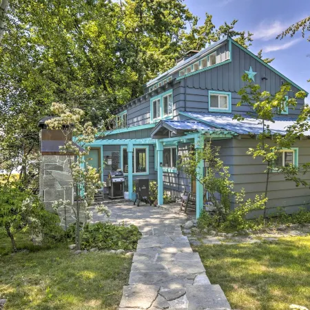 Scenic Lake Almanor Home w/ Mountain Views!