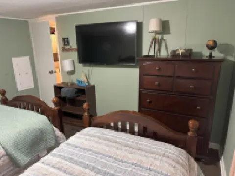 Kentucky Lake 3-bed Mobile Home Cabins - shared dock access WiFi, & Bald eagles!