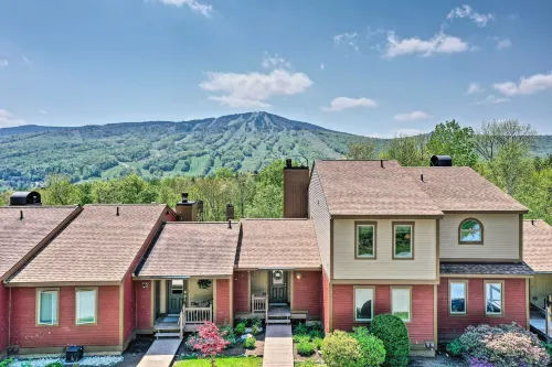 Timber Creek Townhome w/ 2 Decks & Mtn Views! - parking